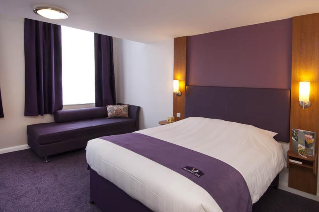 Premier Inn Falkirk East Номер фото