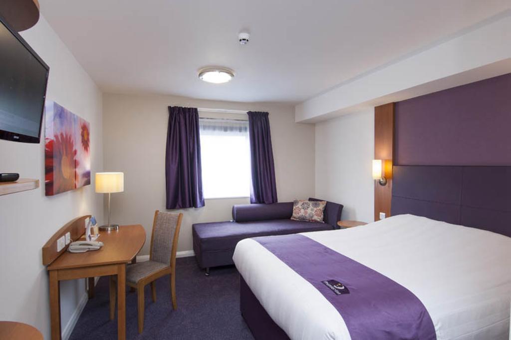 Premier Inn Falkirk East Экстерьер фото