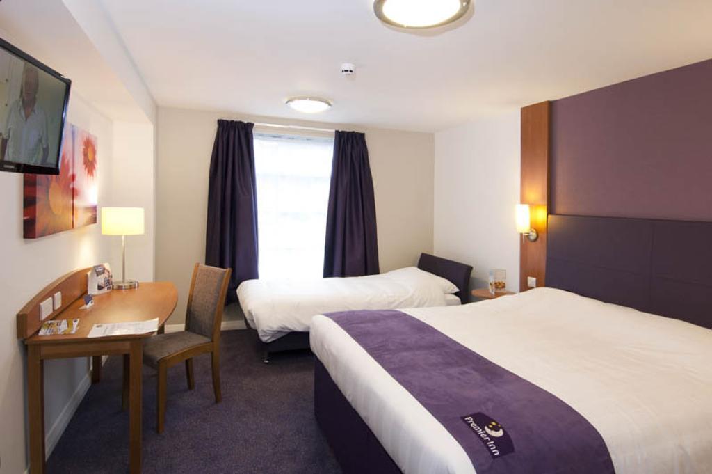 Premier Inn Falkirk East Номер фото