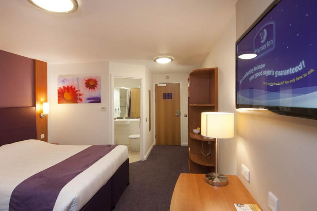 Premier Inn Falkirk East Экстерьер фото